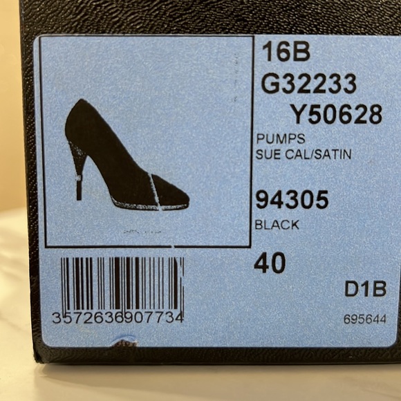 CHANEL Black Suede CC Logo| Gold Heel Pumps G32233 | Size EU 40 - Picture 4 of 9